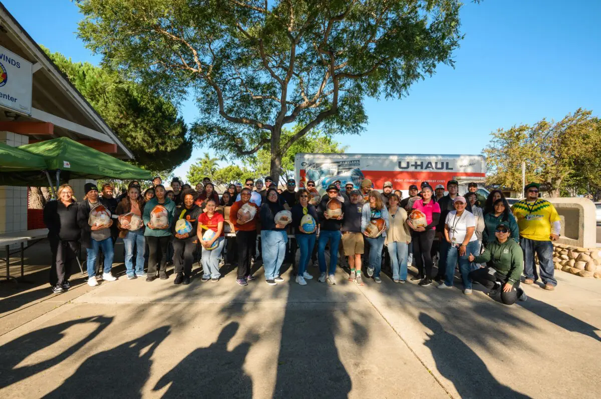 Food distribution volunteers gather for a group photo