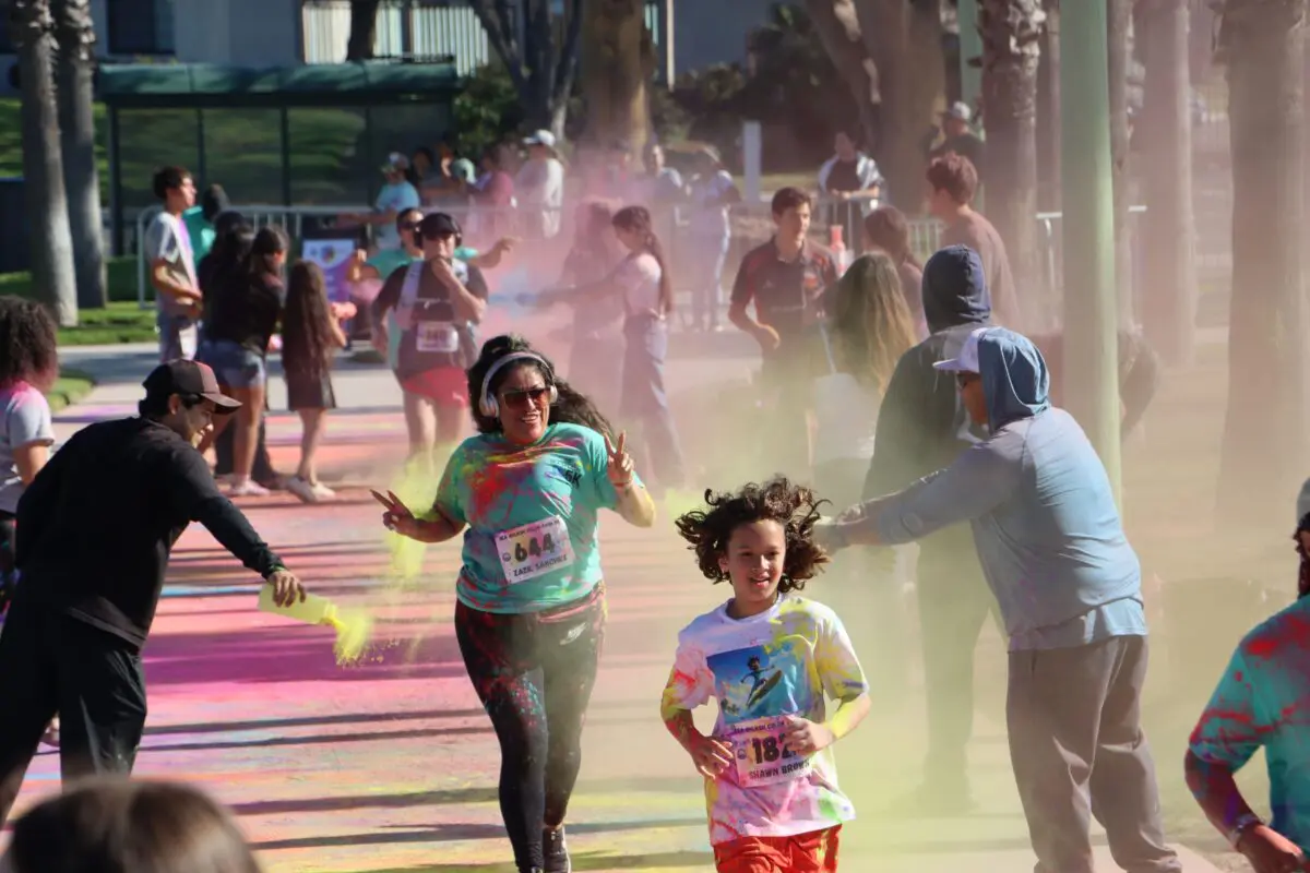 Runners pass through the color zone at the 2026 Sea Splash Color Dash